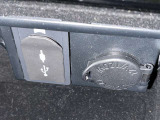 シガーソケット用の充電器が使用可能です!