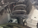 お車を安心してお乗りいただく為には、足回りの定期点検が欠かせません。サービスサポート(有償保証)では無料点検もご提供しており、安心のカーライフをお過ごしいただけるサポート体制が整っています。