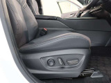 パワーシート搭載。微妙な調整が手軽にでき、ピッタリなポジションで運転することが可能です。