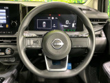 インテリアに合わせたデザインのステアリングは、運転される方のことも考え、運転しやすい形状、大きさです。是非一度、実際に触ってお確かめください。