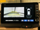 リバースギアに入れるだけで後方の表示へ切り替わります。夜間や雨の日の駐車も楽になりますよ。