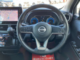 ステアリングもスベスベできれいです!ステアリングスイッチ付いています♪