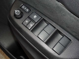 電動格納式ドアミラー・パワーウインドウを装備しています。