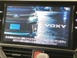 【メーカー純正10型ナビ】インテリアに溶け込むスタイリッシュな「専用設計」メーカーナビを装備♪視認性や操作性など基本性能にも優れ、より上質なカーライフをお楽しみいただけます。