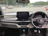 フロントガラスが大きく、ワイドな視界で運転もしやすくなるように設定されています。