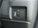 ◆片側電動スライドドア◆狭い駐車場でも乗り降りが楽々♪お子様が隣の車にドアを当ててしまう心配もございません!小さなお子様連れの方もこれで安心。