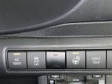 ステアリングヒーター付き。寒い日のドライブも、手のひらから温めてくれます。