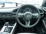 ◆チルト&テレスコピックステアリング◆ドライバーのさまざまな体格に応じて適切な運転姿勢を取りやすいよう、ハンドルの前後位置と高さを調整できます◆