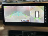 【アラウンドビューモニター】白線や駐車車両をナビゲーション画面に表示。駐車しているクルマとの位置関係がひと目でわかって安心です!