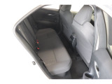 後席シートは分割可倒式。乗せる荷物や乗車人数に合わせて片側ずつ倒すことが出来ます。