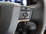 アダプティブクルーズコントロール機能付きです。走行中に先行車の様子を検知しながら、設定した車速の範囲内で先行車との距離のキープを支援します。詳細は販売店スタッフまでおたずねください。