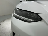 LEDヘッドライトは、点灯の瞬間から最大光量を発揮し、突然暗くなるトンネルなどでの安定感を高めます。