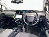 運転席まわりです。 各操作スイッチは使いやすい位置に配置されてます。