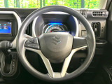 インテリアに合わせたデザインのステアリングは、運転される方のことも考え、運転しやすい形状、大きさです。是非一度、実際に触ってお確かめください。
