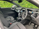 人間工学に基づいて設計されたシートは車のもっているドライビングフィールを存分にドライバーに伝えてくれるクオリティの高い仕上がりとなっています。
