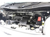 エンジンルームの樹脂部分は丁寧に磨いてツヤをだしています。当社の中古車のエンジンルームクリーニングはとても自信があります★