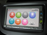 ナビゲーションは純正メモリーナビ(VXM-108CS)を装着しております。AM、FM、CD、ワンセグTVがご使用いただけます。初めて訪れた場所でも安心ですね!