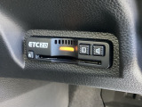 ETC2.0を搭載し、高速道路の料金決済をスムーズに行えるだけでなく、道路情報を活用した高度な運転支援サービスにも対応しています。