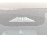 【ホンダセンシング】走行中に前方の車両等を認識し、衝突しそうな時は警報とブレーキで衝突回避と被害軽減をアシスト。より安全にドライブをお楽しみいただけます。