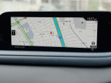 マツダコネクトの8.8インチワイドセンターディスプレイです。『Android Auto』『Apple CarPlay』や独自のコネクテッドサービスに対応したインターフェイスシステムです。