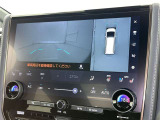 パノラミックビューモニターを装備。駐車場や交差点でクルマを真上から見るように周囲を確認できます。機能の詳細は販売店スタッフまでおたずねください。
