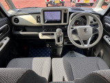 [室内]ベージュを基調とした室内です☆落ち着いて運転していただけます♪