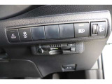 高速道路の利用時に便利なETC。料金所での停車や小銭を探す手間がなくなり快適です♪見た目もすっきりとしたビルトインタイプを装備しています。
