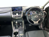 広々とした車内空間に優れた燃費性能。更にデザインも上質で人気のお車です!