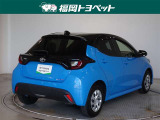 色はきれいなシアンメタリックとブラックのツートンです。