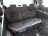 3列目シートは車内全体を爽快に見渡せて、座り心地も快適に。すべてのシートの居心地を、とことん追求しました。