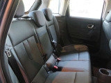 【後部座席シート】汚れやへたり等、大きなダメージはなく、良好な状態です。