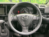 インテリアに合わせたデザインのステアリングは、運転される方のことも考え、運転しやすい形状、大きさです。是非一度、実際に触ってお確かめください。