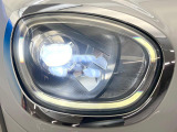●LEDヘッドライト:夜間走行時も良好な視界を確保し安心して運転できる高輝度LEDヘッドライトを装備!点灯速度が早く、消費電力も抑えられています。
