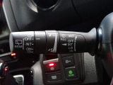 フロントは間欠ワイパー。リアワイパーも装備されています。雨の日、前後の視界確保で安全性も向上します!