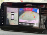 駐停車には便利なアラウンドビューモニター搭載。サイドモニターの切り替えも可能です。