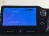 いまや必須装備「ナビゲーション」搭載!知らない場所にスイスイッとドライブ。もう、これなしではハンドルを握れませんね!でも運転中の操作は危険ですのでご注意ですね☆