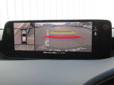 360度ビューモニターで車内から周囲の障害物を確認することができます!駐車場から出るときの左右の確認にも便利です♪