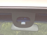【シティブレーキアクティブシステム】低速走行中に前方の車両等を認識し、衝突しそうな時は警報とブレーキで衝突回避と被害軽減をアシスト。より安全にドライブをお楽しみいただけます。