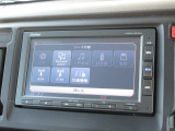 ナビゲーションは純正メモリーナビ(VXM-184Ci)を装着しております。AM、FM、CD、DVD再生がご使用いただけます。初めて訪れた場所でも安心ですね!
