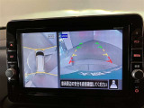【パノラミックビュー&バックビュー】駐車時の安全確認をする為に車両上方からの映像と後方カメラからのを同時に表示しバックガイドも付いているのでバックの苦手な方でも安心して運転出来ますよ。