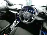 【運転席まわり】・・・ハンドルやシートなども隅々までクリーニング済み。キレイな車内でドライブがより一層快適にお楽しみいただけると思います。