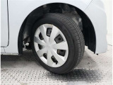 トヨタ純正14インチスチールホイール装備です。
