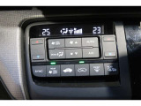 運転席と助手席の温度設定の変更が可能な左右独立タイプのデュアルエアコンです♪♪♪暑がりな人・寒がりな人も誰もが車内を快適にお過ごしいただけます♪♪♪