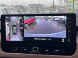 【マルチアラウンドモニター】まるでクルマを真上から見下ろしたかのような視点で駐車をサポートします!クルマの斜め後ろや真横など、前後左右の4つのカメラの映像が合成されて、モニターに映し出されます。