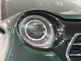 LEDヘッドライトは、点灯の瞬間から最大光量を発揮し、突然暗くなるトンネルなどでの安定感を高めます。