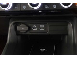 スマートフォンなどの音楽再生が可能なUSB接続ジャック装備車両です♪♪♪