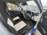 【運転席】座り心地が良いシートなので長時間の運転でも快適にお過ごしいただけます。新品のフロアマットのご注文も可能です。掲載箇所以外にご希望の写真がございましたらお気軽にお問い合わせ下さい。