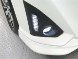 フォグランプ装備 暗い夜道の車両前方を明るく照らします