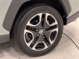 タイヤサイズは235/55R19!純正アルミホイール!残り溝は4ミリ程度です!
