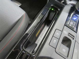 スマートフォンのワイヤレス充電機能を搭載しています。